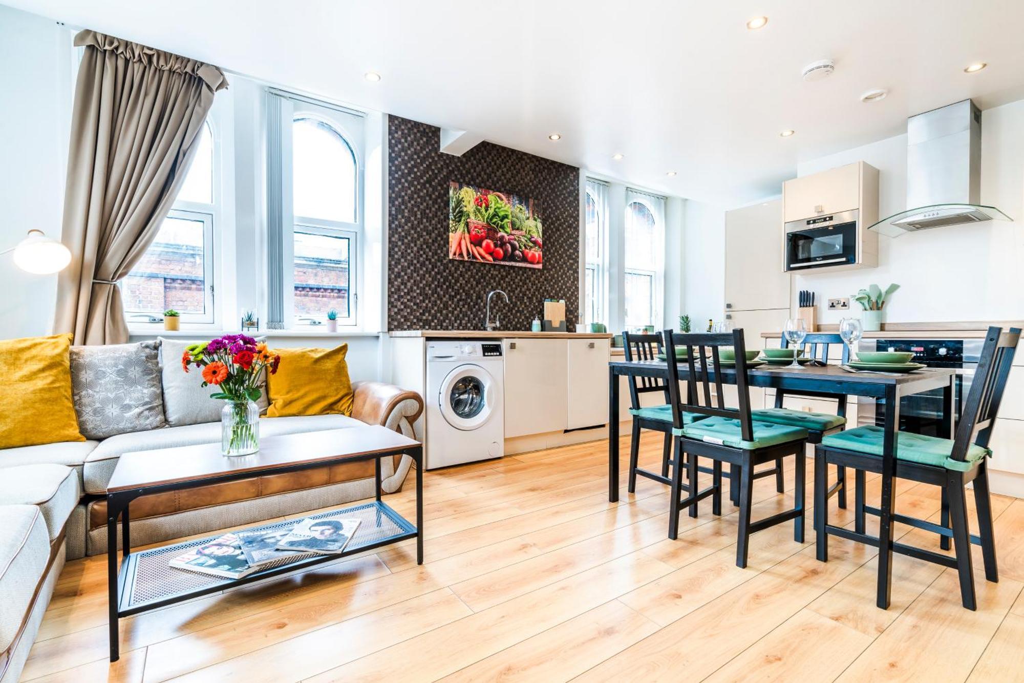 Cavern Quarters: City Centre Apartment by Garudy Serviced Apartments Liverpool Exterior photo