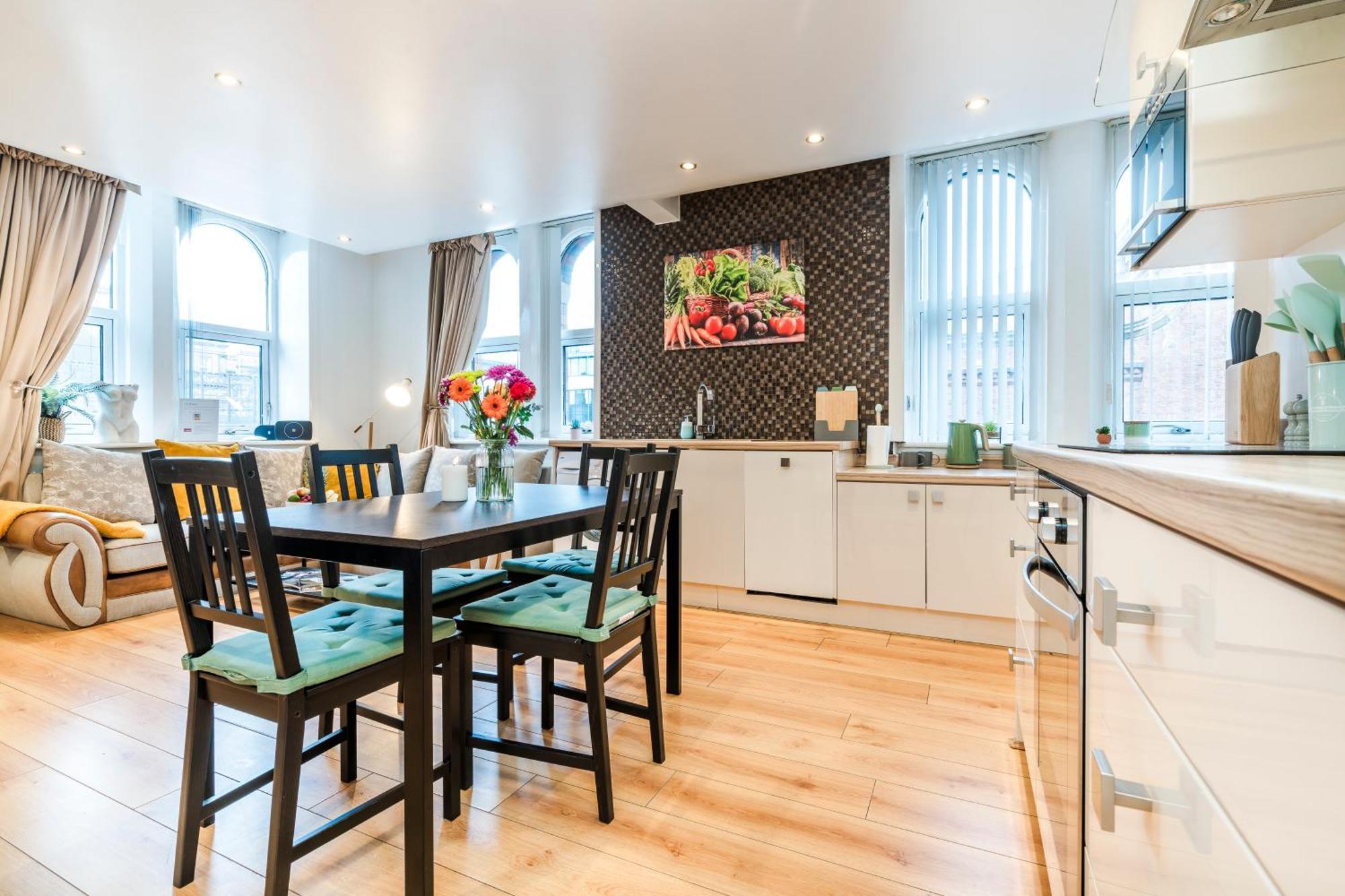 Cavern Quarters: City Centre Apartment by Garudy Serviced Apartments Liverpool Exterior photo