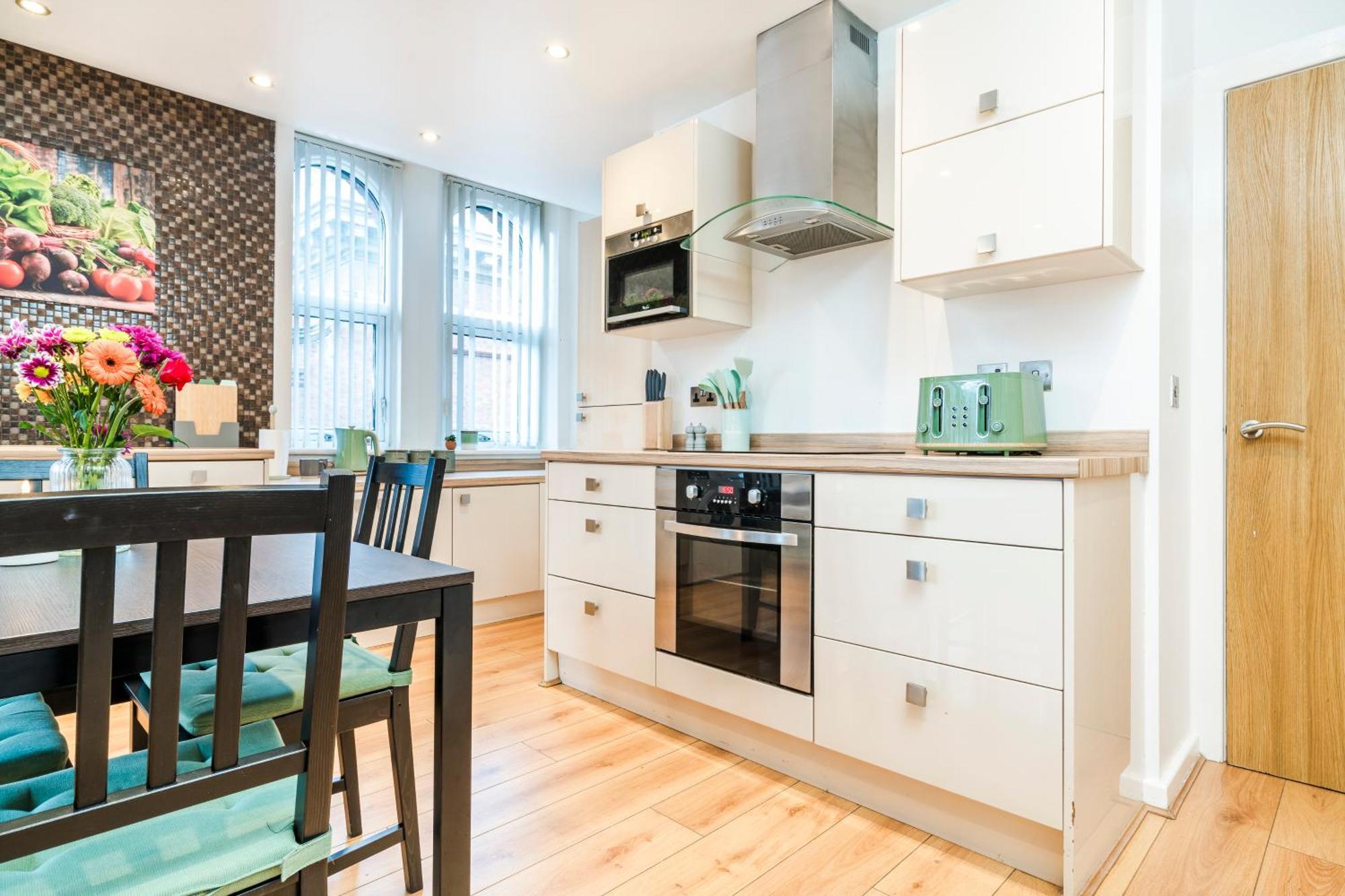 Cavern Quarters: City Centre Apartment by Garudy Serviced Apartments Liverpool Exterior photo