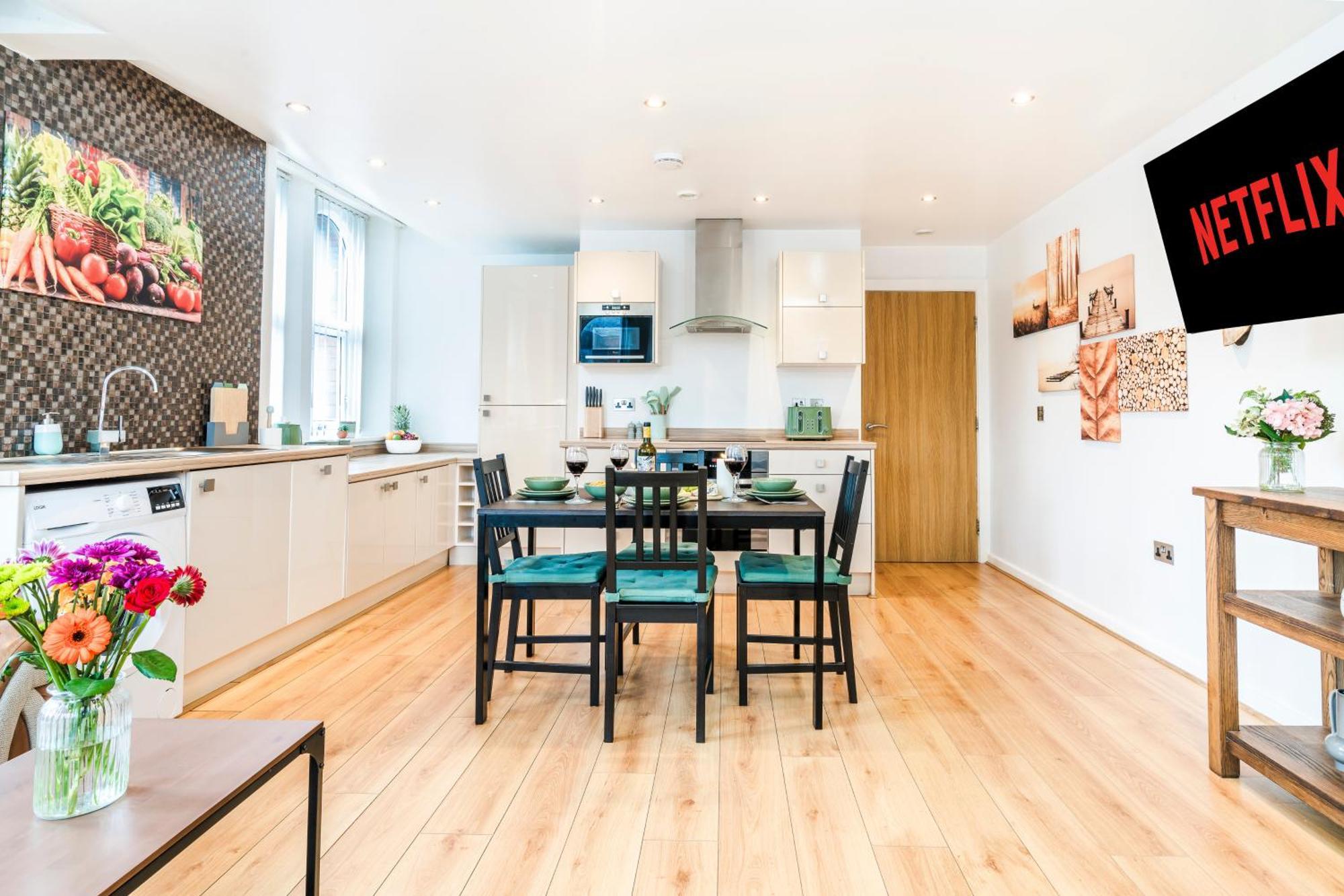 Cavern Quarters: City Centre Apartment by Garudy Serviced Apartments Liverpool Exterior photo