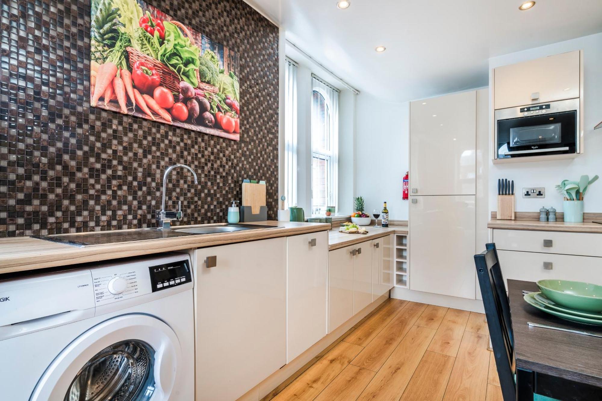 Cavern Quarters: City Centre Apartment by Garudy Serviced Apartments Liverpool Exterior photo
