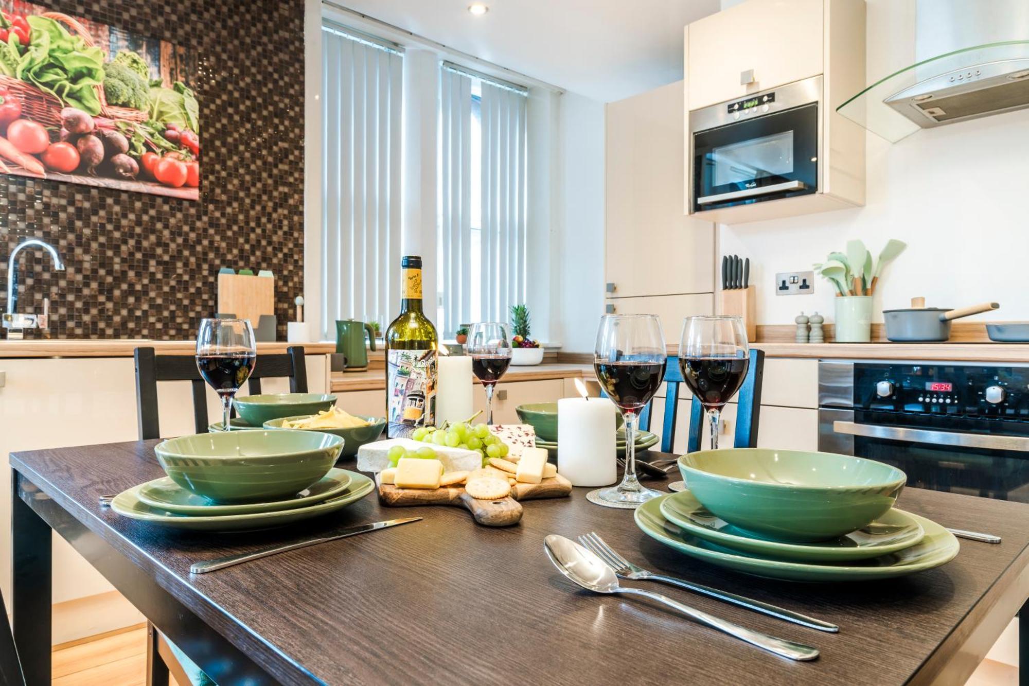 Cavern Quarters: City Centre Apartment by Garudy Serviced Apartments Liverpool Exterior photo