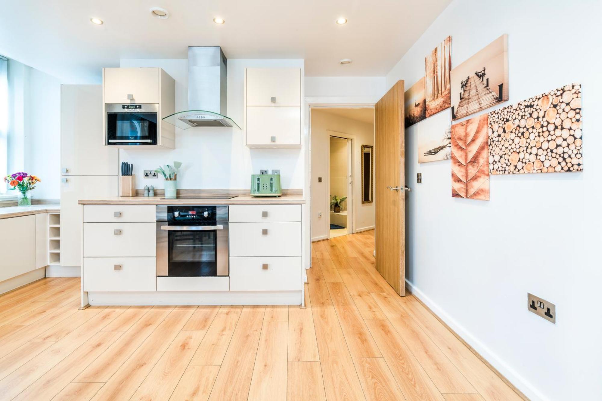 Cavern Quarters: City Centre Apartment by Garudy Serviced Apartments Liverpool Exterior photo