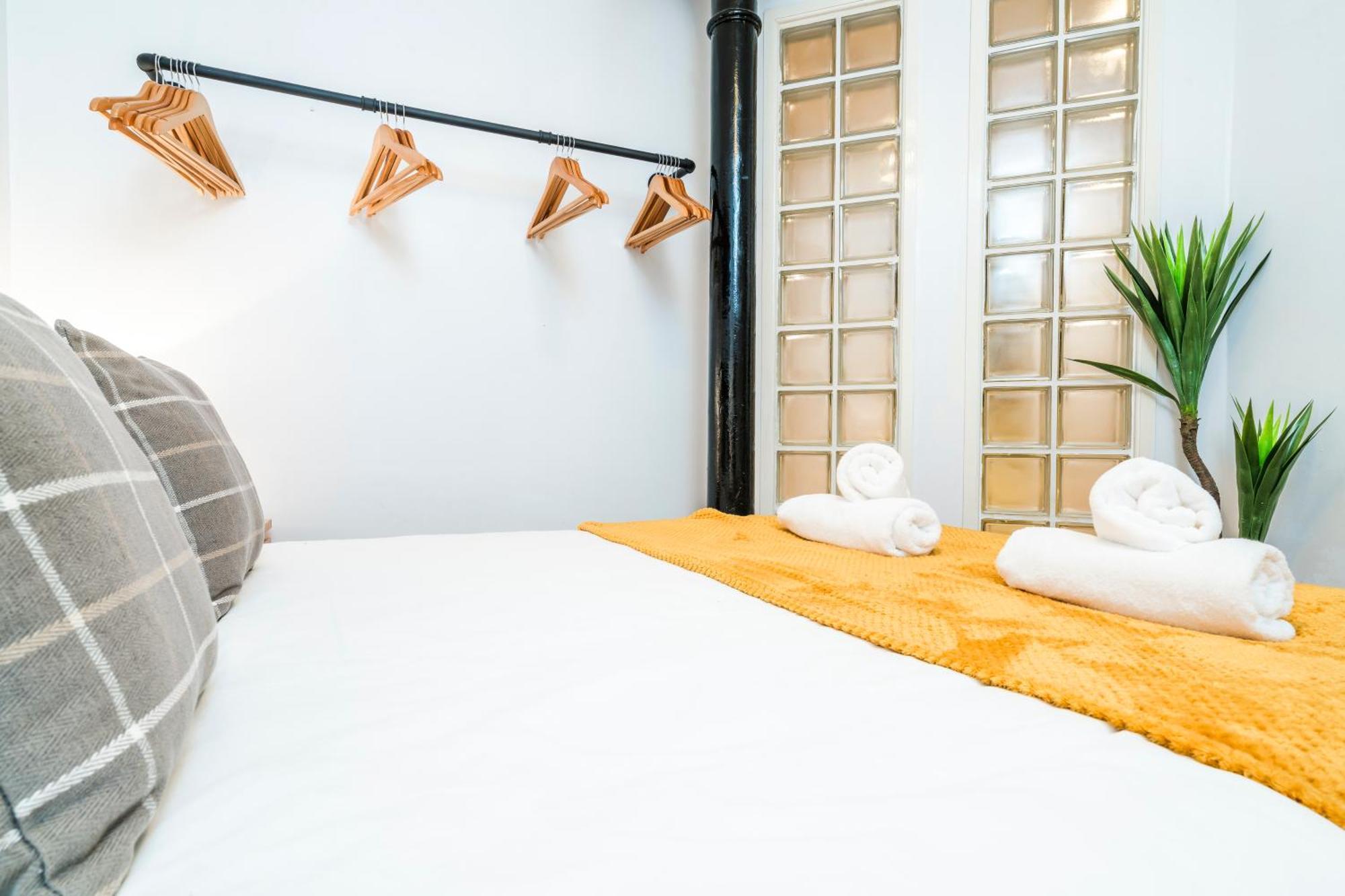 Cavern Quarters: City Centre Apartment by Garudy Serviced Apartments Liverpool Exterior photo